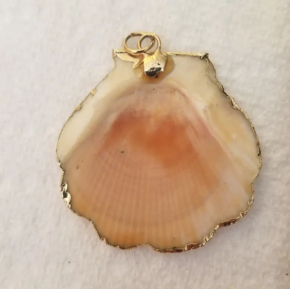 Vintage gold dipped shell pendant - Picture 2 of 3